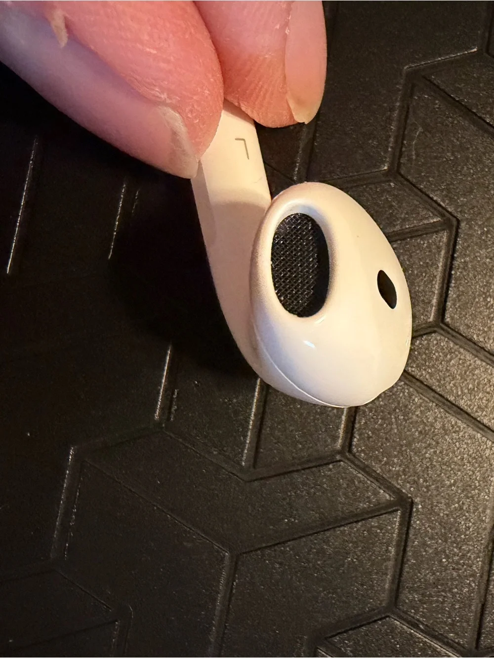Apple Air Pods 4 (case and left ear pod only )